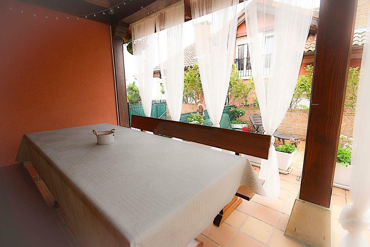 Chalet Junto A Playa De ซวนเซส ภายนอก รูปภาพ
